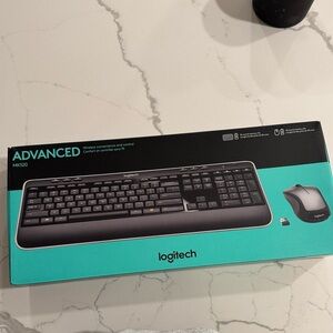 Logitech Wireless Keyboard and Mouse - MK520 Advanced